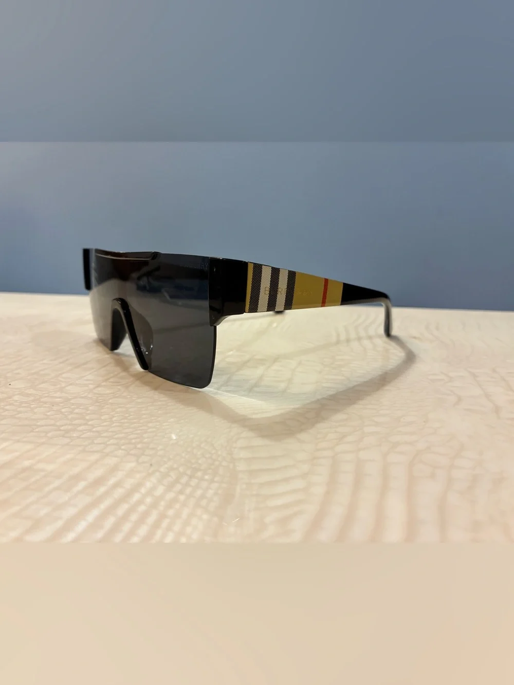 Burberry Black Shield Sunglasses with Signature Striped Temples - Picture 1 of 13